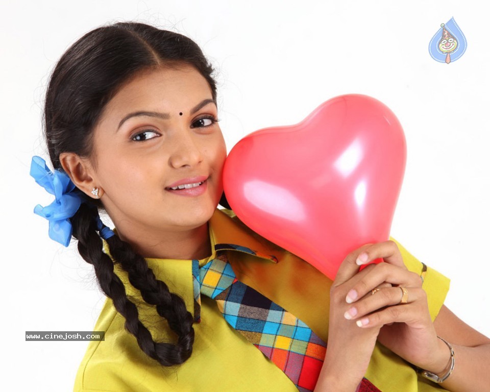 Kadhalai Thavira Veru Ondrum Illai Tamil Movie Stills - 24 / 47 photos
