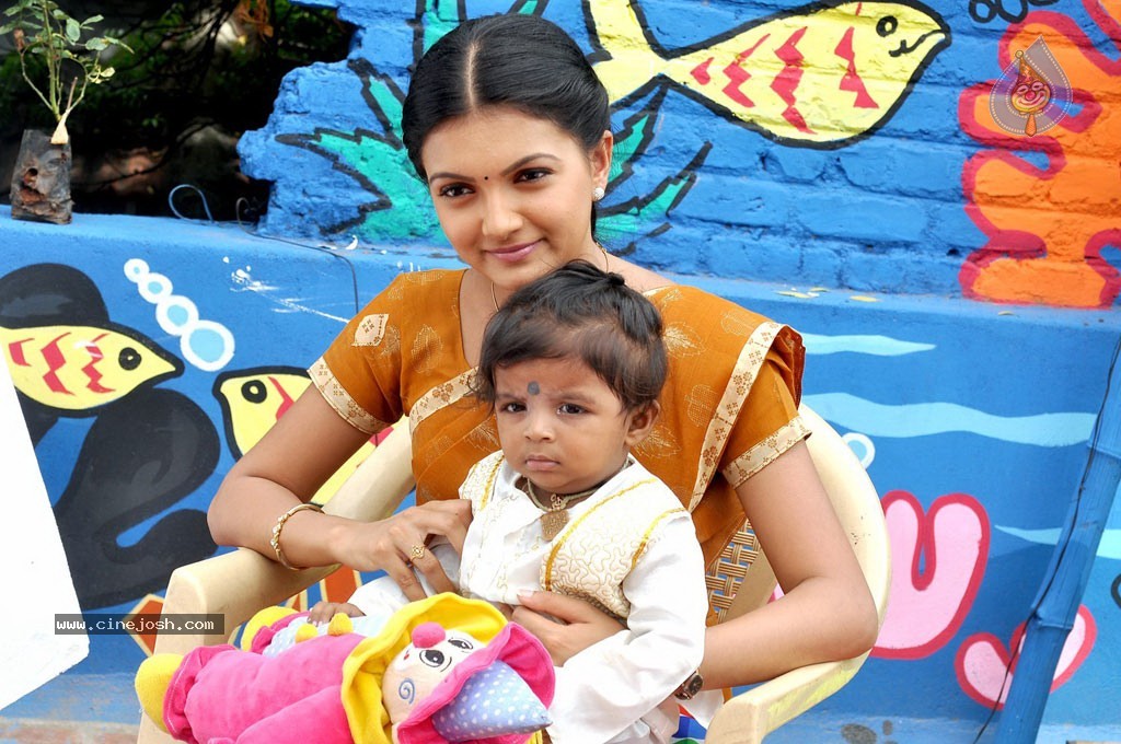 Kadhalai Thavira Veru Ondrum Illai Tamil Movie Stills - 36 / 47 photos