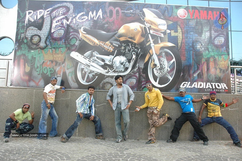 Kadhalan Kadhali Tamil Movie Stills - 7 / 22 photos