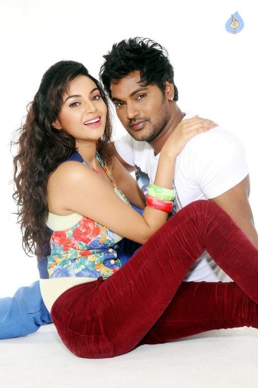 Kalai Vendham Tamil Film Photos - 6 / 37 photos