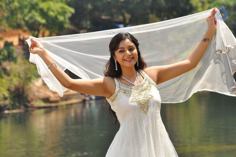 Kalai Vendham Tamil Film Photos - 14 / 37 photos