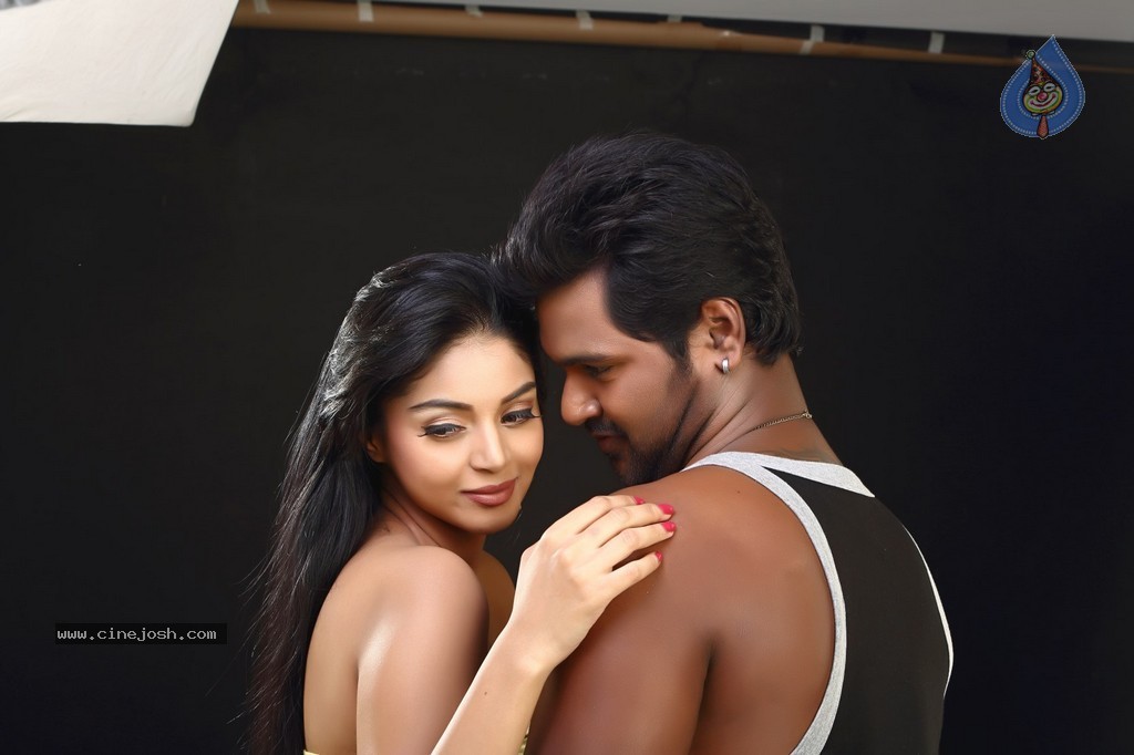 Kalai Vendhan Tamil Movie Stills - 27 / 64 photos