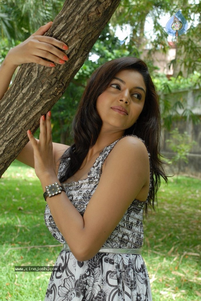 Kalai Vendhar Tamil Movie Stills - 32 / 50 photos