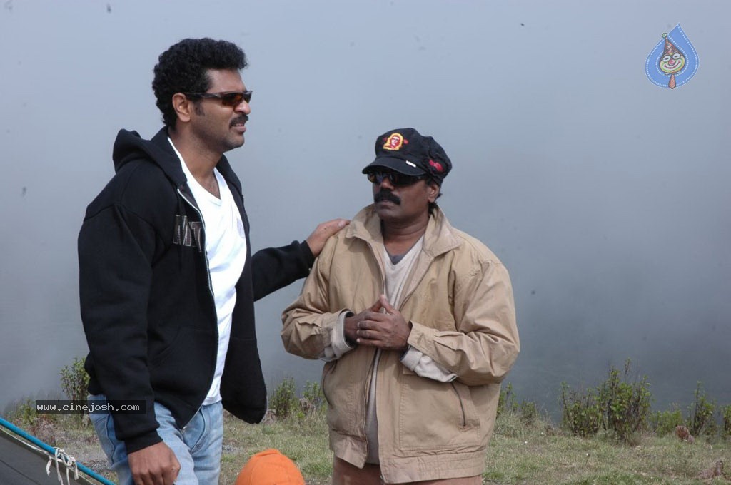 Kalavadiya Pozhuthugal Tamil Movie Stills - 24 / 30 photos