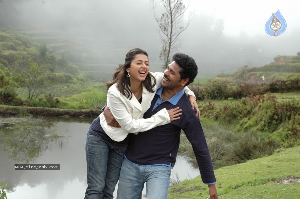 Kalavadiya Pozhuthugal Tamil Movie Stills - 27 / 30 photos