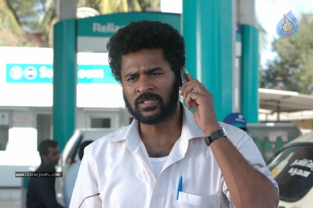 Kalavadiya Pozhuthugal Tamil Movie Stills - 28 / 30 photos