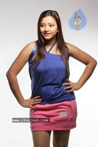 Kalavar King Movie Stills (Swetha Basu Prasad) - 41 / 50 photos