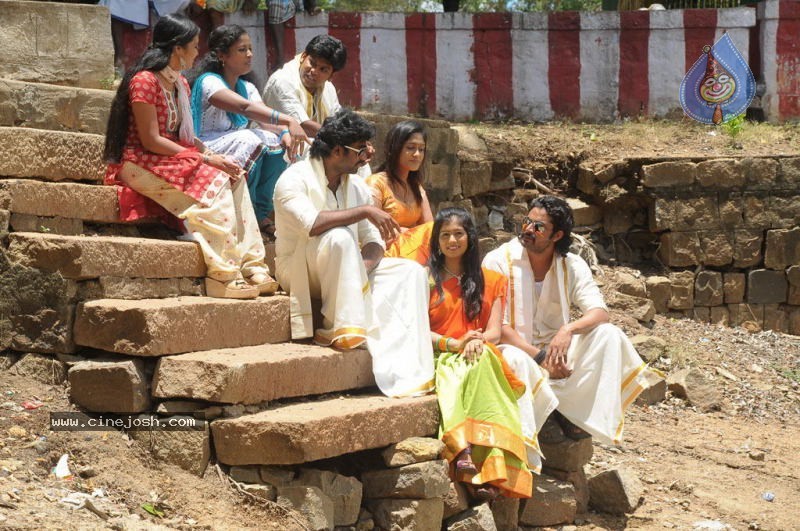 Kalavaram Tamil Movie Stills - 26 / 46 photos