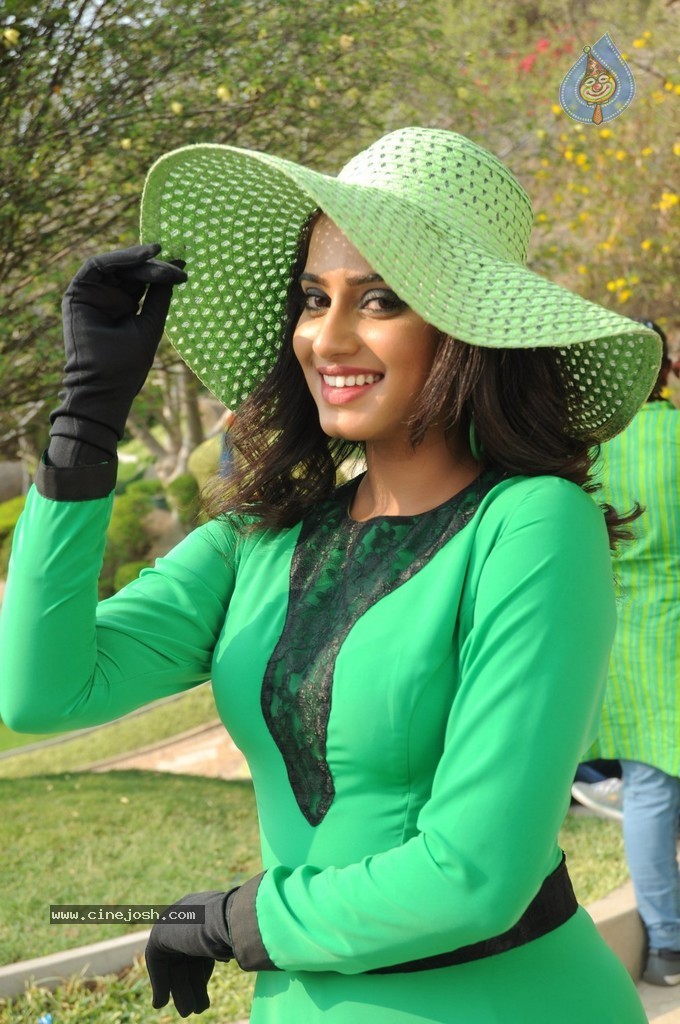 Kalkandu Tamil Movie Stills - 59 / 72 photos