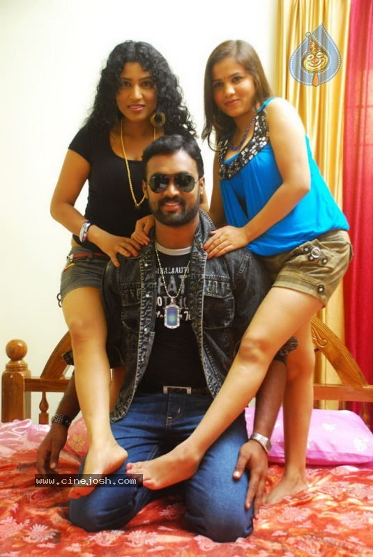 Kalla Parunthu Tamil Movie Spicy Stills - 11 / 27 photos
