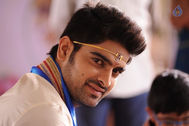 Kalyana Vaibhogame Movie Photos - 14 / 34 photos