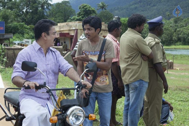 Kamal Hassan Papanasam Pictures - 14 / 18 photos