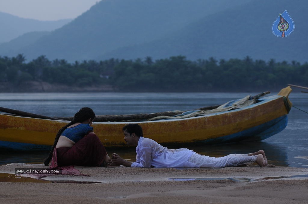 Kamalatho Naa Prayanam Hot Photos - 6 / 27 photos