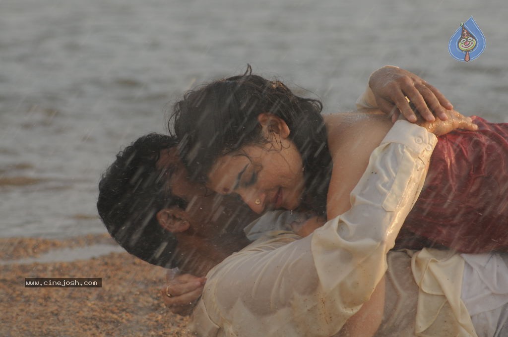 Kamalatho Naa Prayanam Hot Photos - 11 / 27 photos