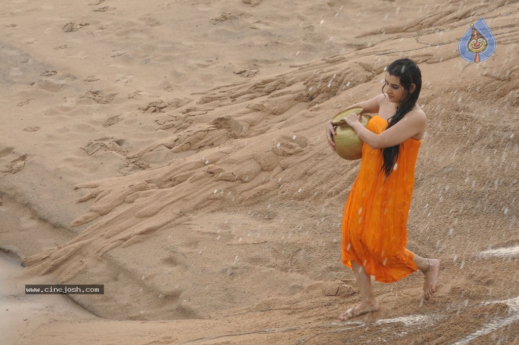 Kamalatho Naa Prayanam Hot Photos - 12 / 27 photos