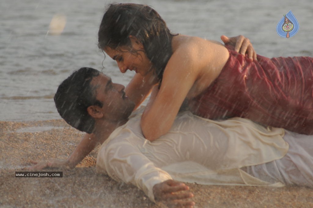 Kamalatho Naa Prayanam Hot Photos - 13 / 27 photos