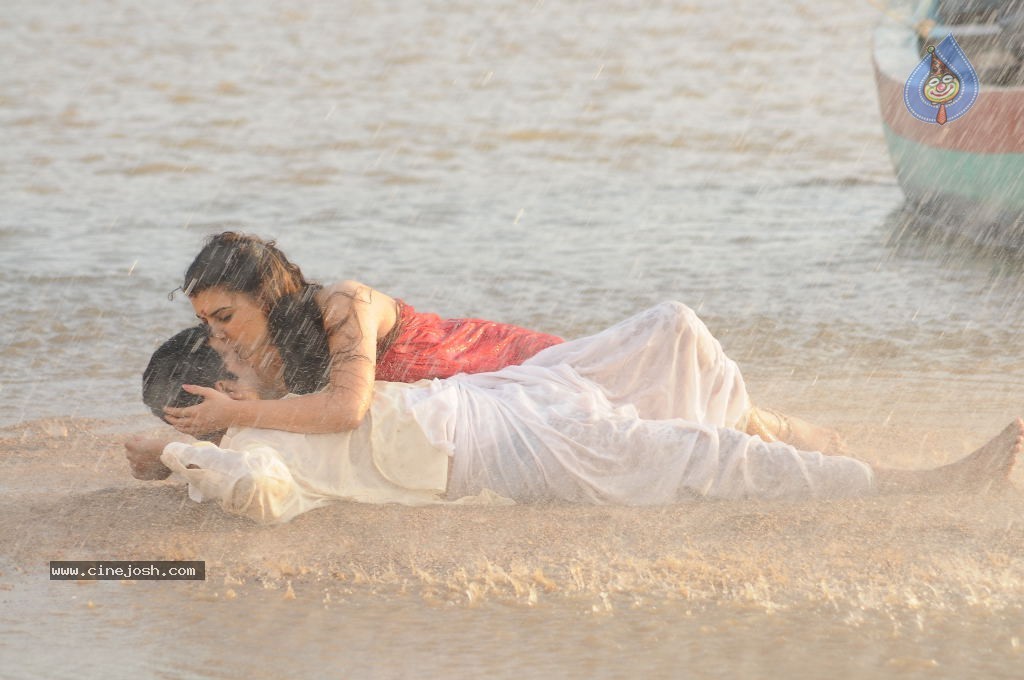 Kamalatho Naa Prayanam Hot Photos - 14 / 27 photos
