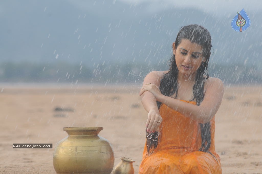 Kamalatho Naa Prayanam Hot Photos - 15 / 27 photos