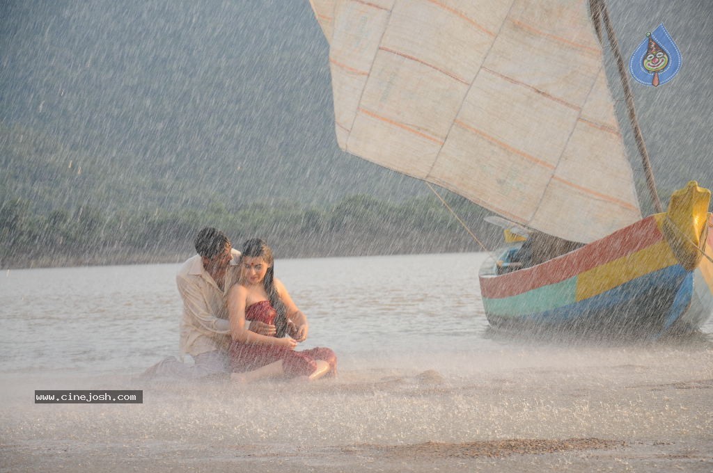 Kamalatho Naa Prayanam Hot Photos - 17 / 27 photos