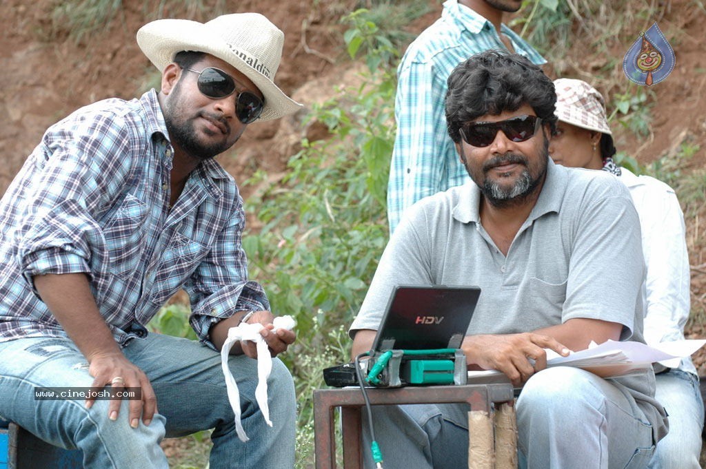 Kamban Kazhagam Tamil Movie Stills - 33 / 75 photos