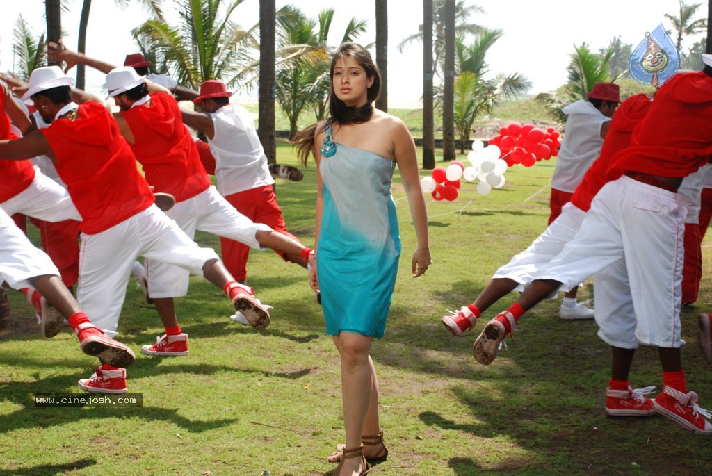 Kanchana Movie New Stills - 37 / 76 photos