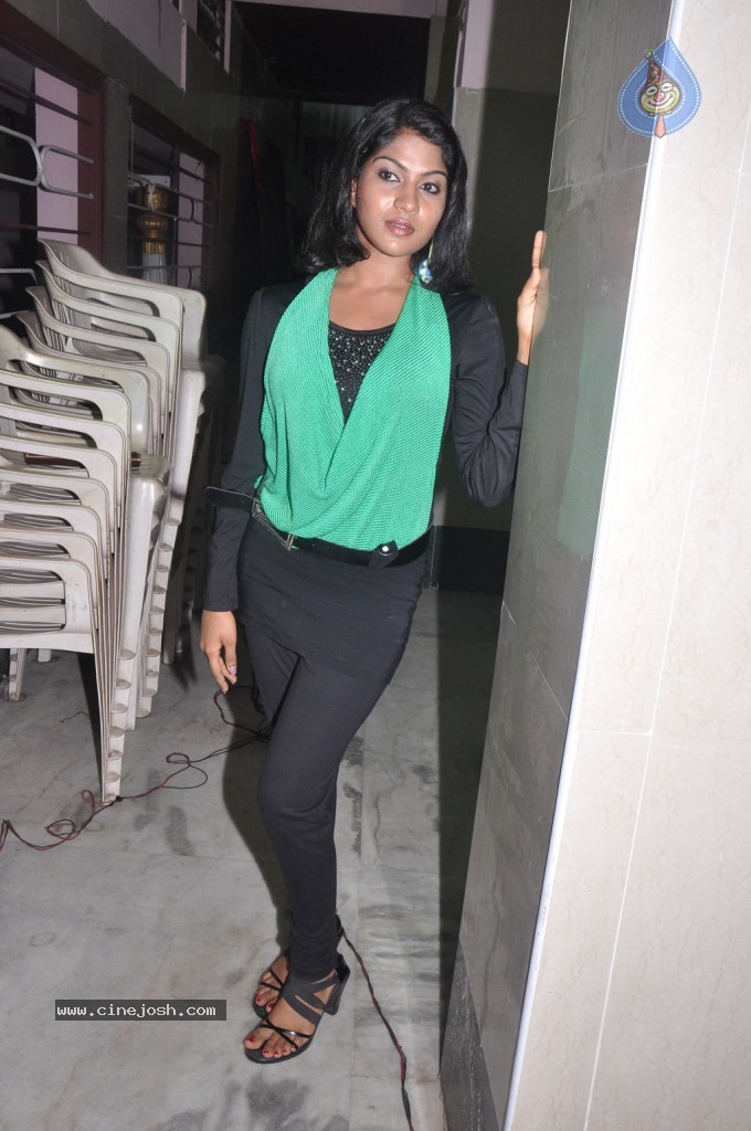 Kandathum Kanathathum Tamil Movie Stills - 13 / 60 photos
