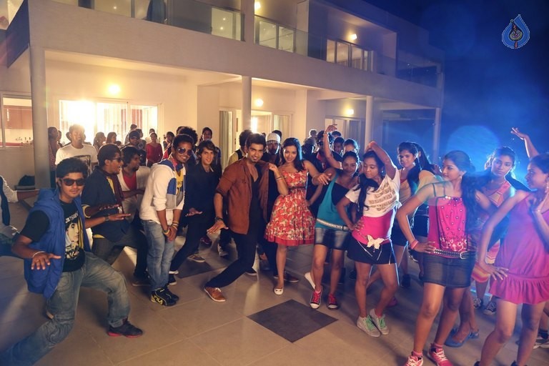 Kanithan Tamil Movie Photos - 11 / 17 photos