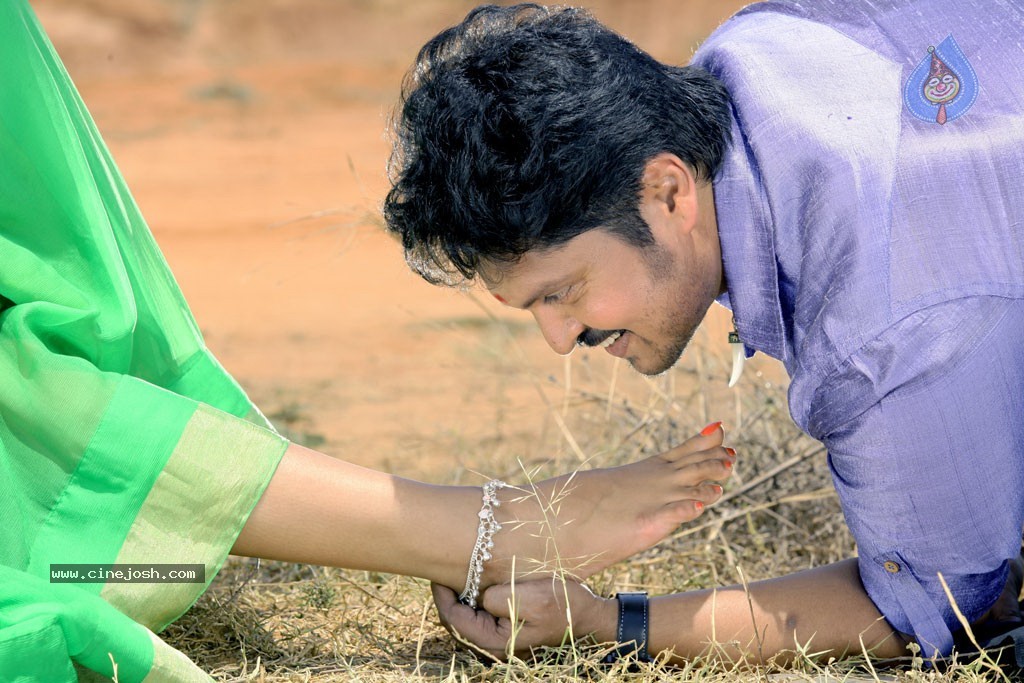 Kanniyum Kaaliyum Sema Kaadhal Tamil Movie Stills - 14 / 31 photos