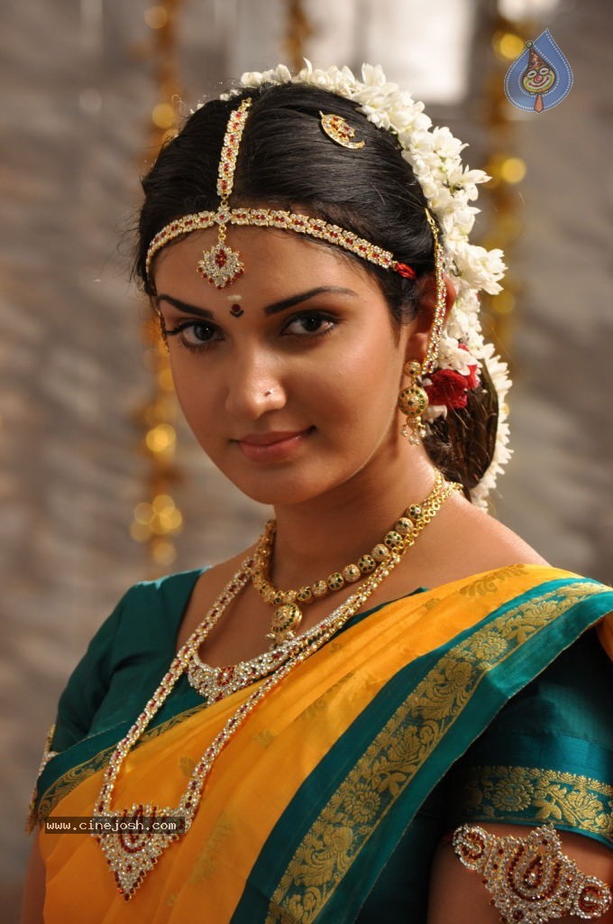 Kanthavan Tamil Movie Stills - 13 / 30 photos