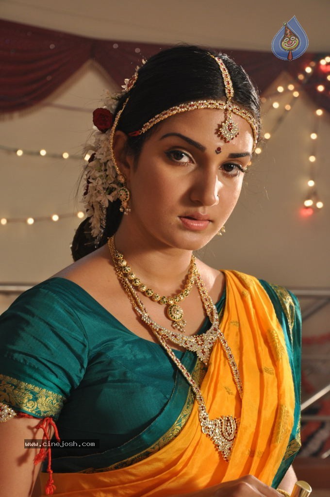Kanthavan Tamil Movie Stills - 24 / 30 photos