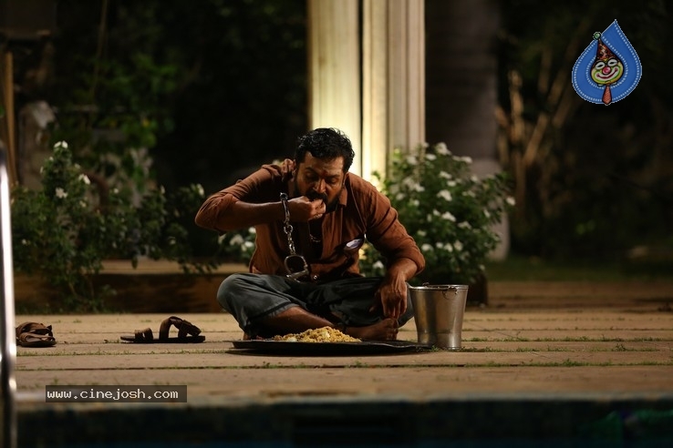 Karthi Kaithi Tamil Movie Stills - 9 / 9 photos