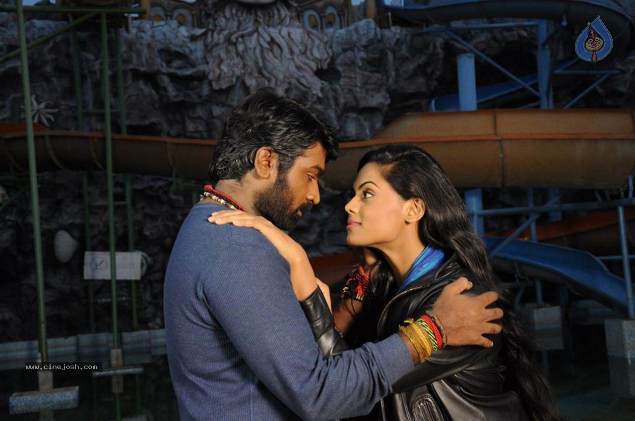 Karthika's Purampokku Engira Podhuvudamai Tamil Movie Photos - 9 / 157 photos