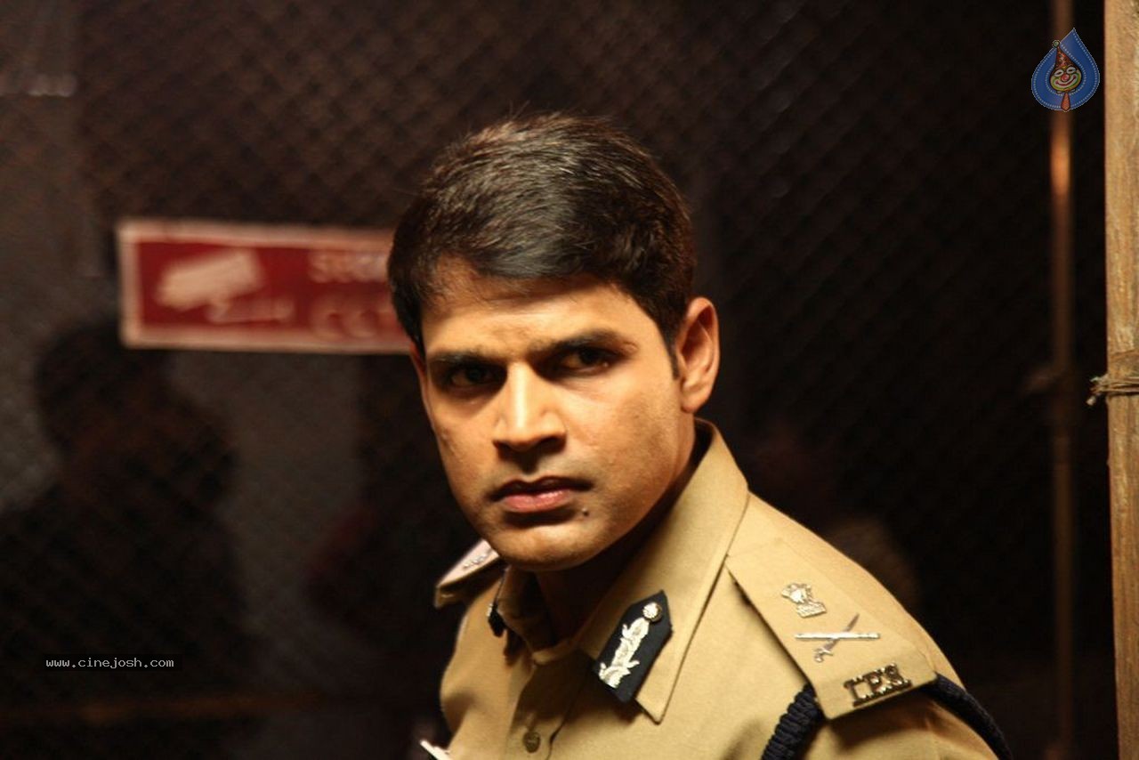 Karthika's Purampokku Engira Podhuvudamai Tamil Movie Photos - 25 / 157 photos