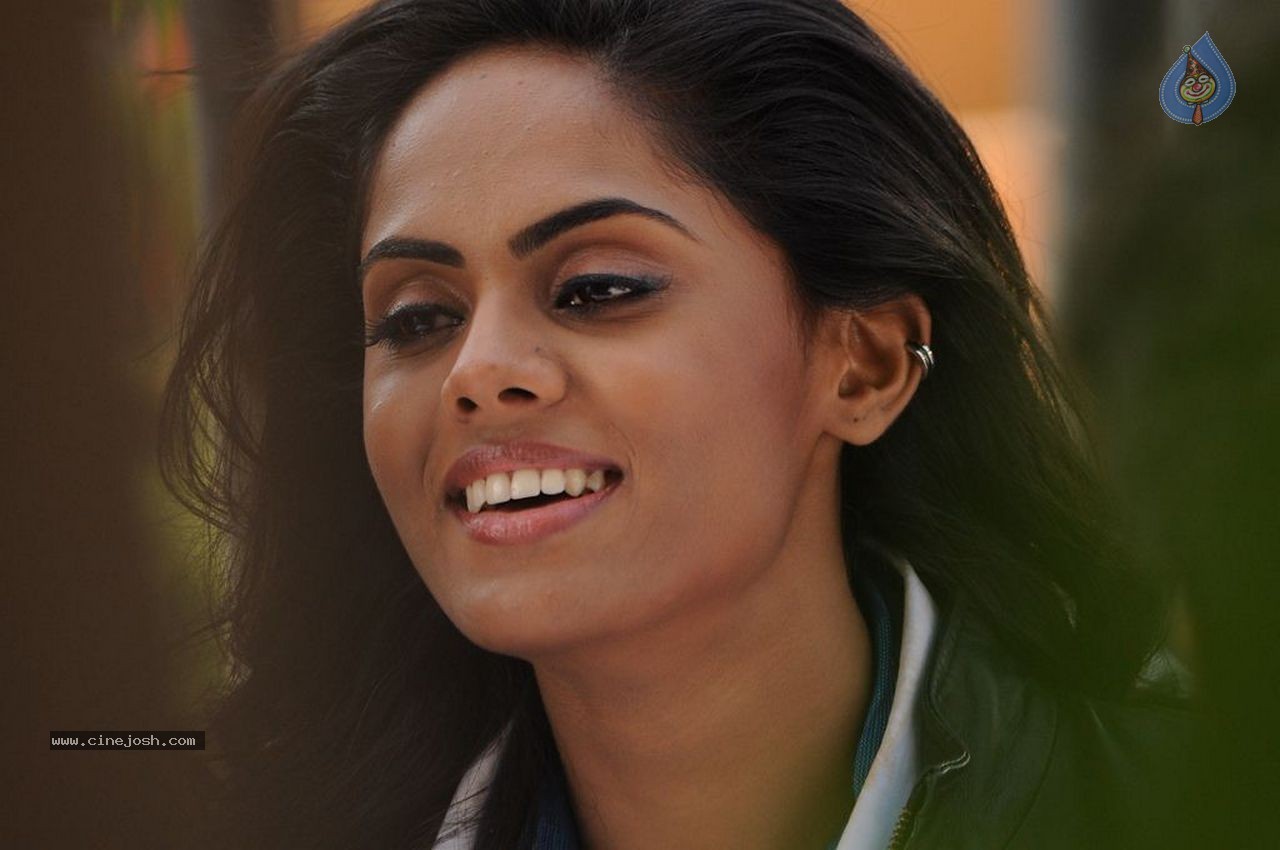 Karthika's Purampokku Engira Podhuvudamai Tamil Movie Photos - 39 / 157 photos