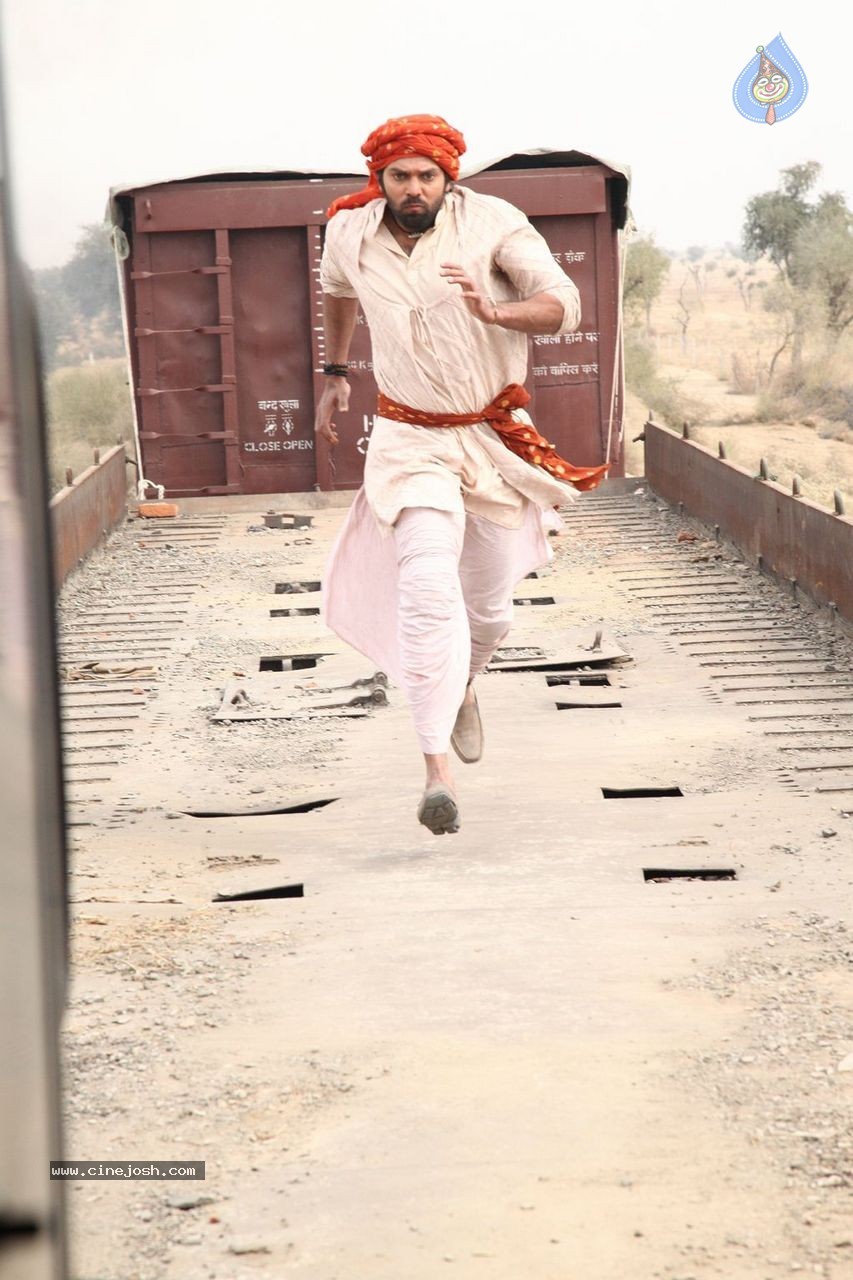 Karthika's Purampokku Engira Podhuvudamai Tamil Movie Photos - 60 / 157 photos
