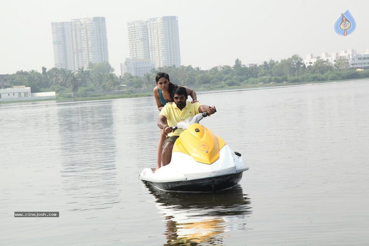 Karthika's Purampokku Engira Podhuvudamai Tamil Movie Photos - 65 / 157 photos