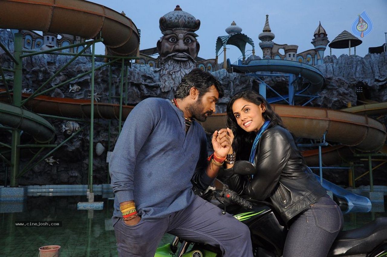 Karthika's Purampokku Engira Podhuvudamai Tamil Movie Photos - 74 / 157 photos
