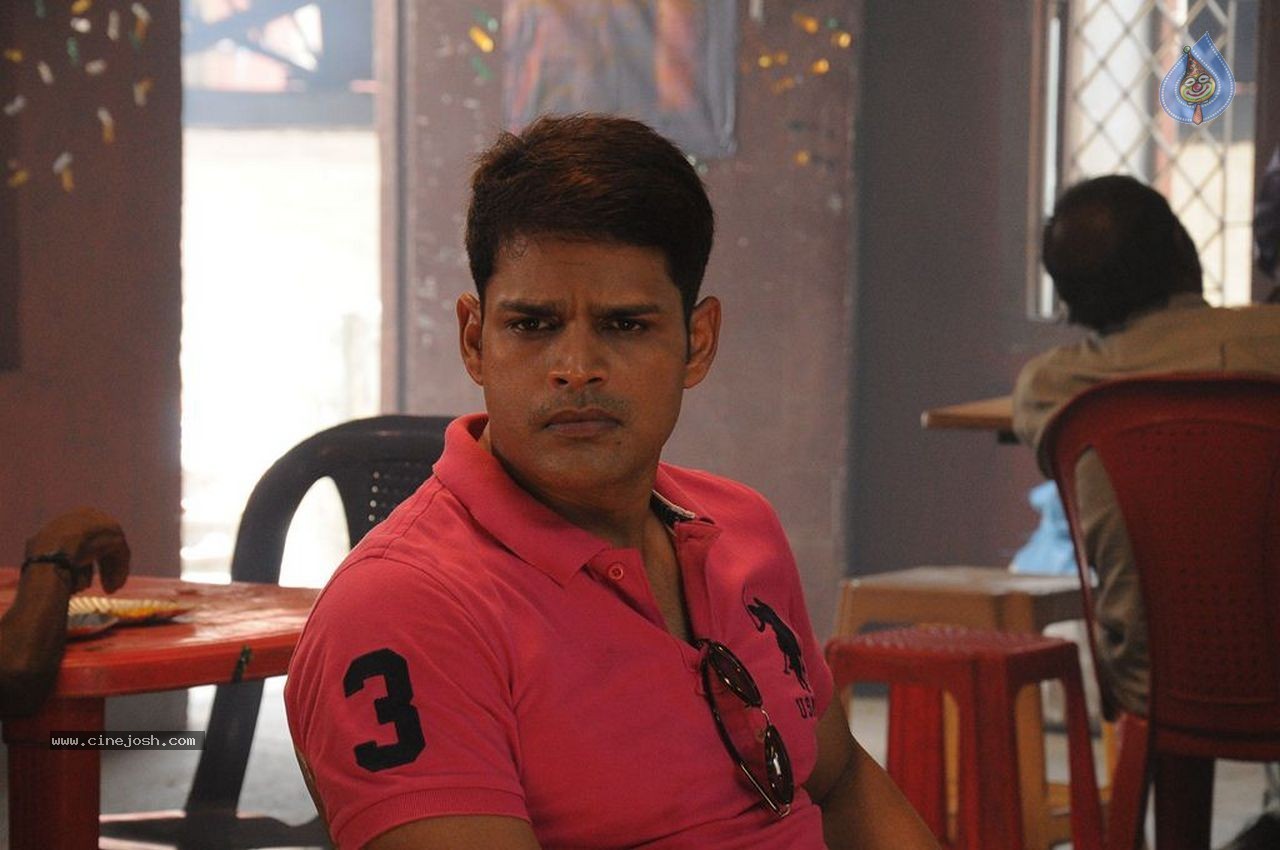 Karthika's Purampokku Engira Podhuvudamai Tamil Movie Photos - 89 / 157 photos