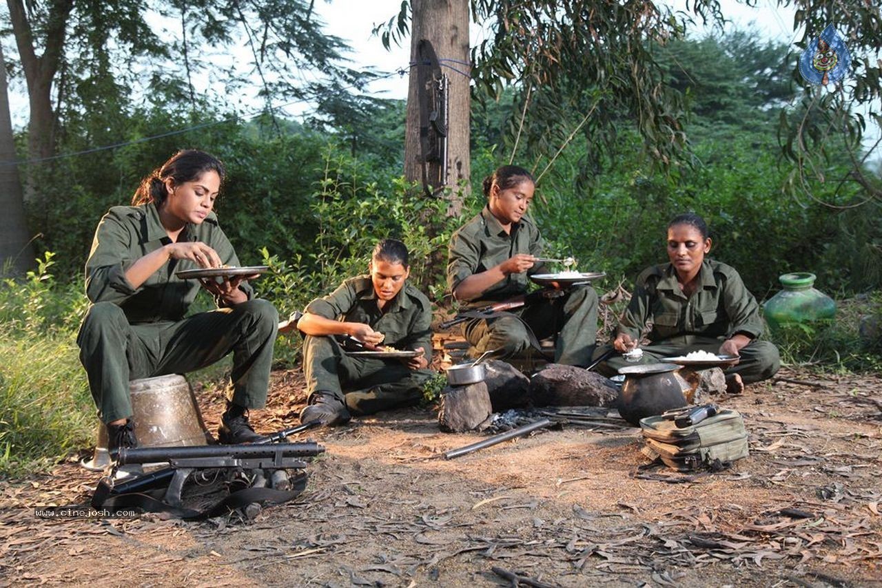 Karthika's Purampokku Engira Podhuvudamai Tamil Movie Photos - 91 / 157 photos