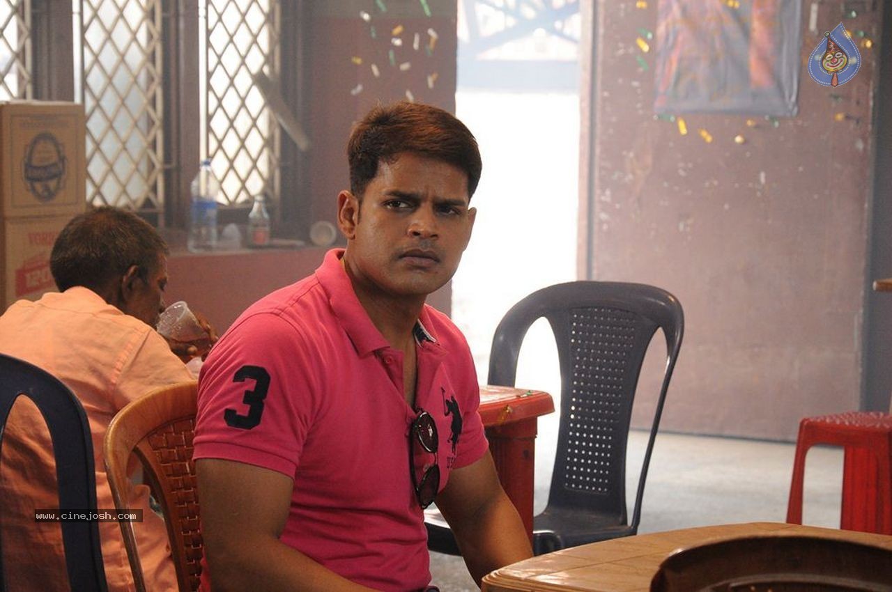 Karthika's Purampokku Engira Podhuvudamai Tamil Movie Photos - 100 / 157 photos