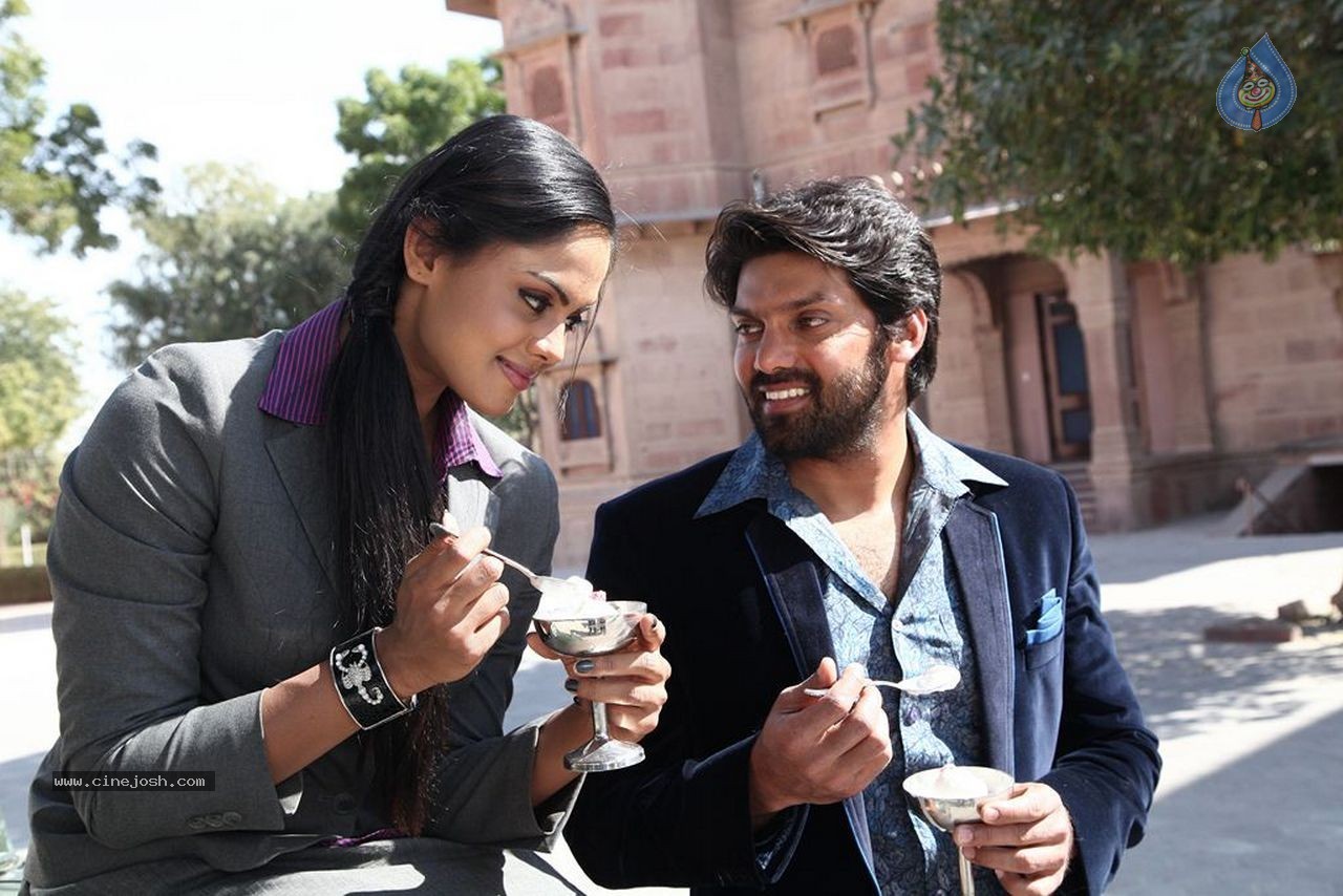 Karthika's Purampokku Engira Podhuvudamai Tamil Movie Photos - 106 / 157 photos