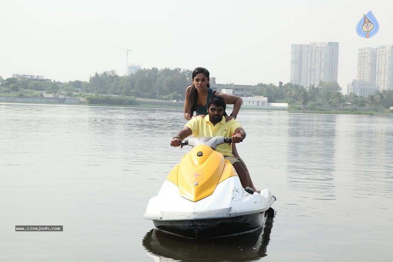 Karthika's Purampokku Engira Podhuvudamai Tamil Movie Photos - 115 / 157 photos