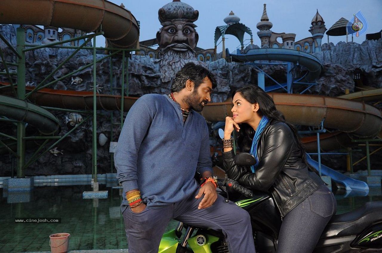 Karthika's Purampokku Engira Podhuvudamai Tamil Movie Photos - 124 / 157 photos