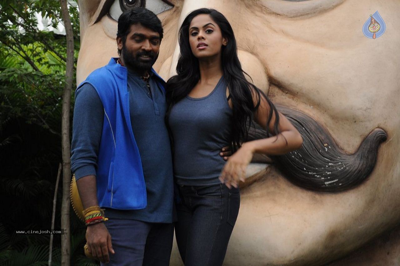 Karthika's Purampokku Engira Podhuvudamai Tamil Movie Photos - 127 / 157 photos