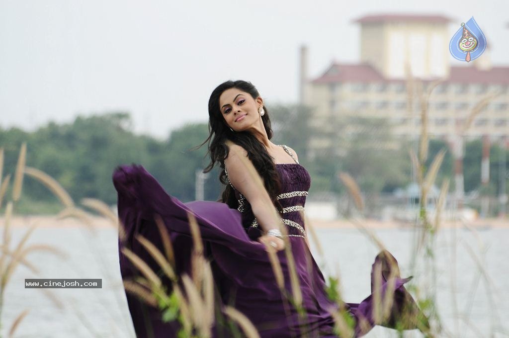 Karthika's Vaa Tamil Movie Photos - 28 / 43 photos