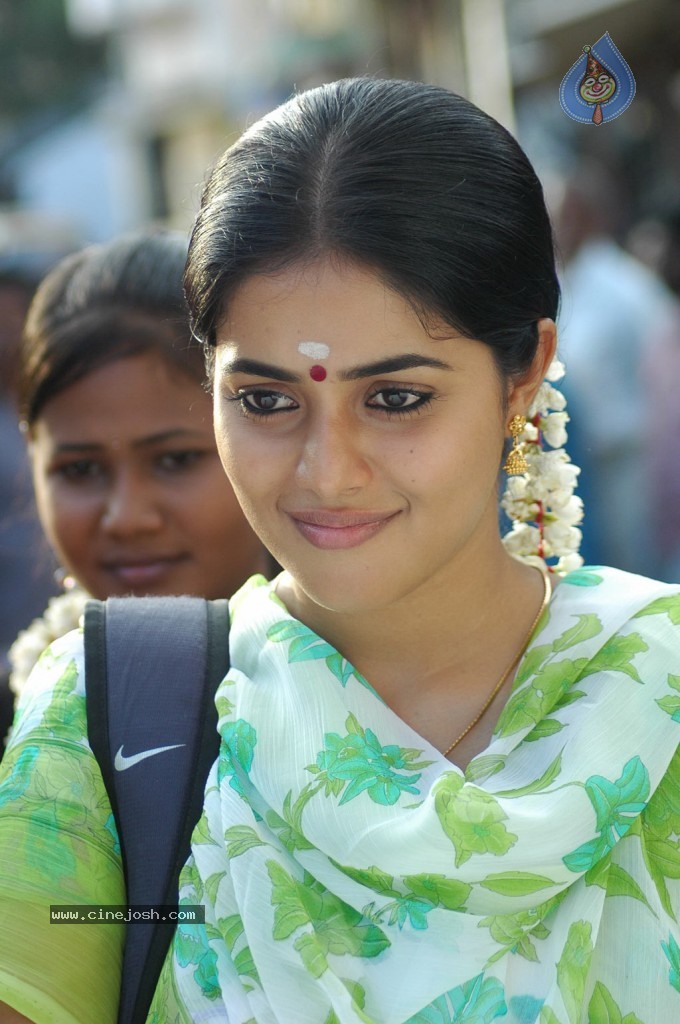 Karuvachi Tamil Movie Stills - 18 / 39 photos