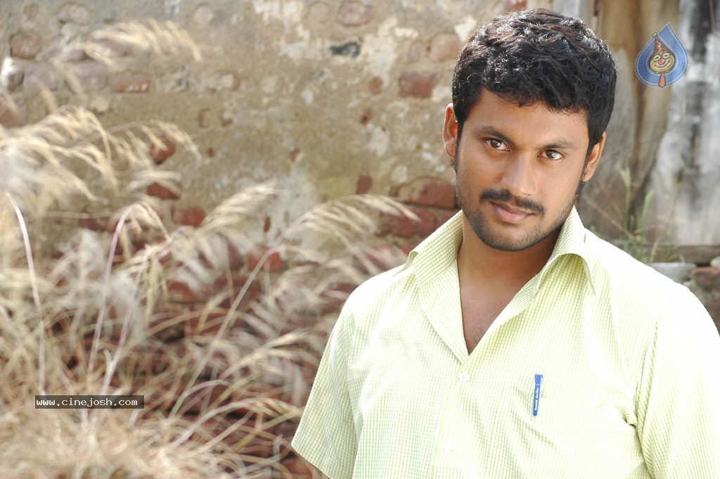 Karuvachi Tamil Movie Stills - 24 / 39 photos