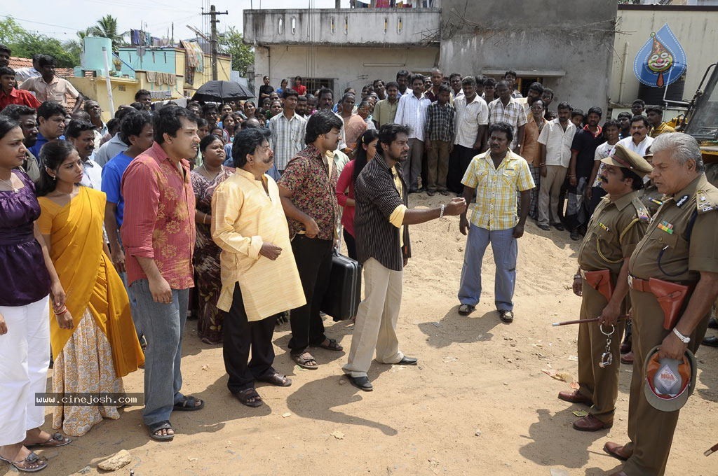Kasethan Kadavulada Movie Stills - 27 / 49 photos
