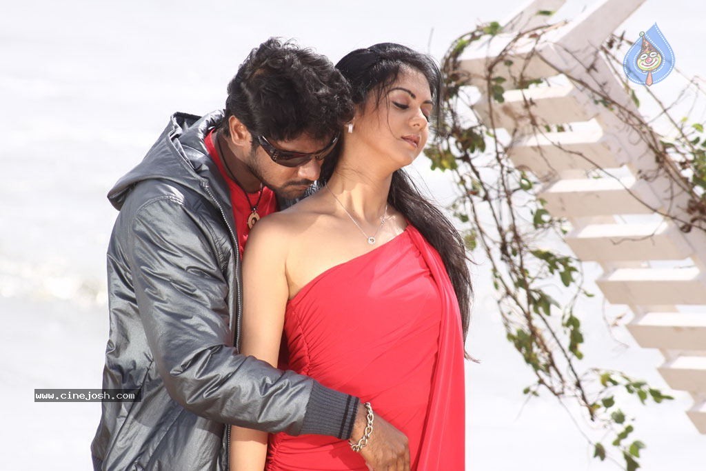 Kasethan Kadavulada Movie Stills - 48 / 49 photos
