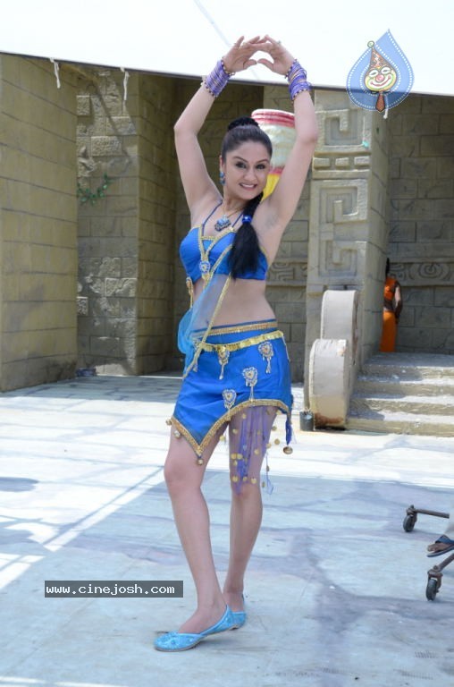 Kathanayaki Movie Hot Stills - 14 / 32 photos